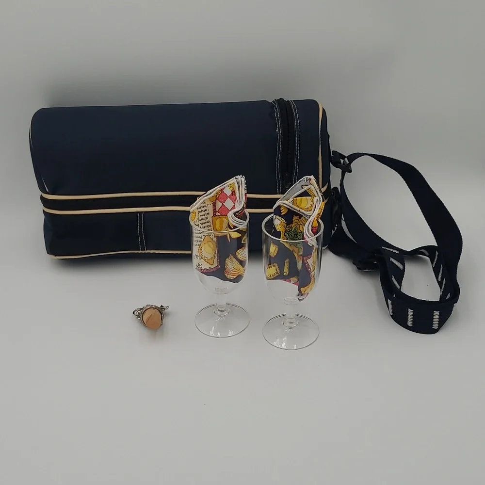Picnic Time Insulated Wine Tote Bag Set Navy Blue with Glasses Napkins Stopper